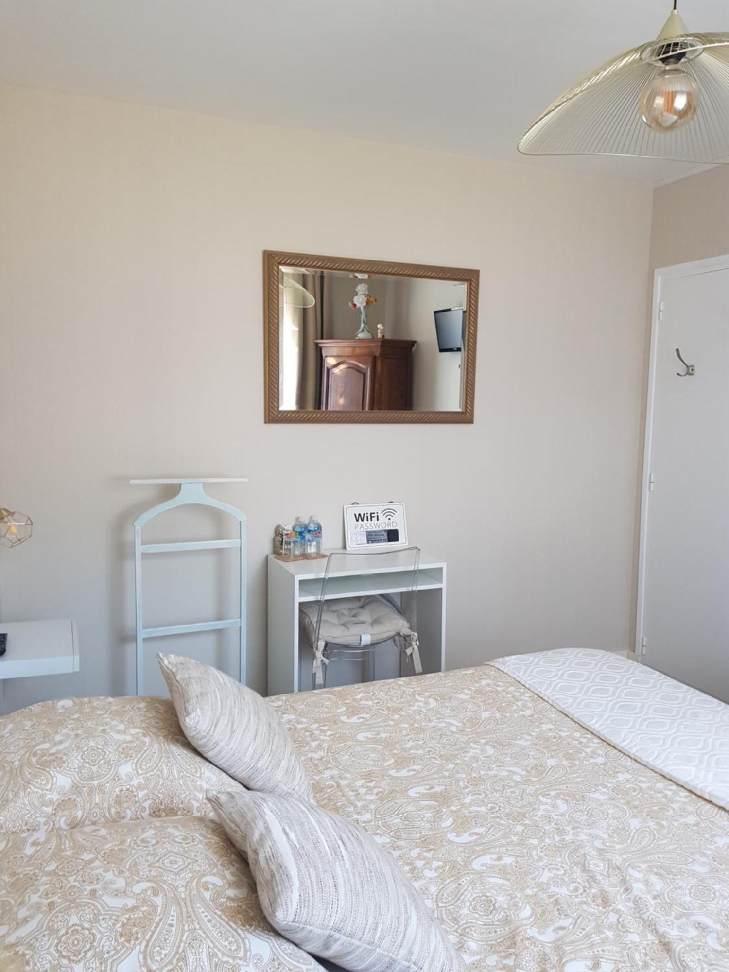 Bed and Breakfast Chez Zabou Amboise Exterior foto